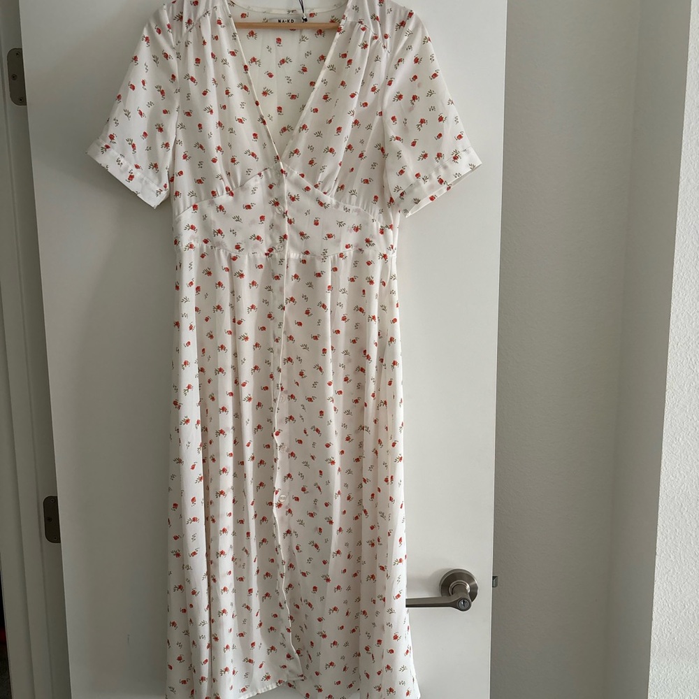 Chic White Floral Midi Dress